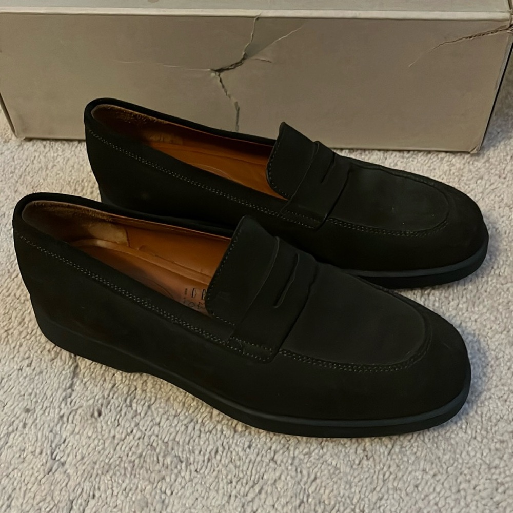 Brand new Tods dark green suede flats size 38 (US 7.5)